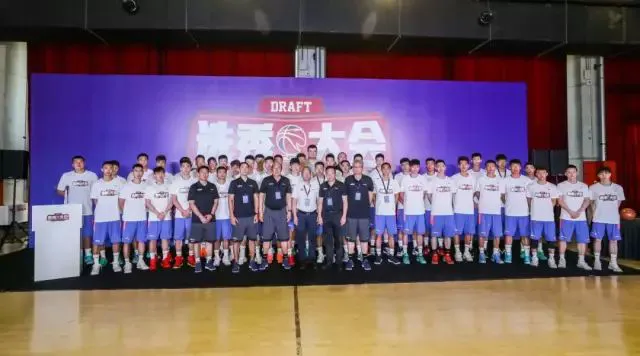 如何帮助青少年篮球运动员处理比赛中的情绪波动_0